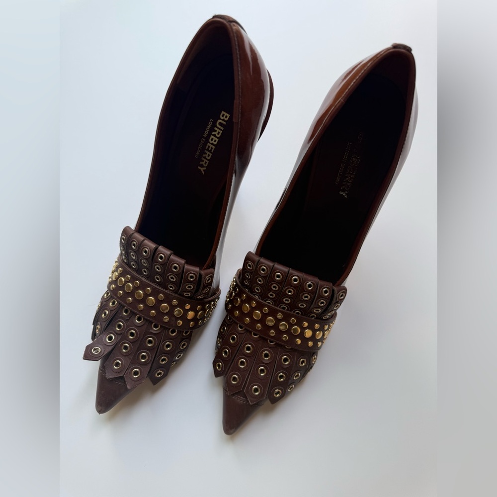 BURBERRY LADIES GOODALL 105 KILTIE FRINGE COURT PUMPS IN TAN